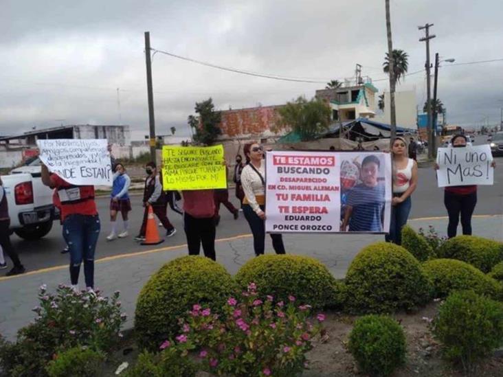 Familiares de desaparecidos protestan ante autoridades Familiares de desaparecidos protestan ante autoridades