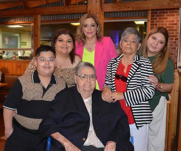 Festeja sus 73 Festeja sus 73