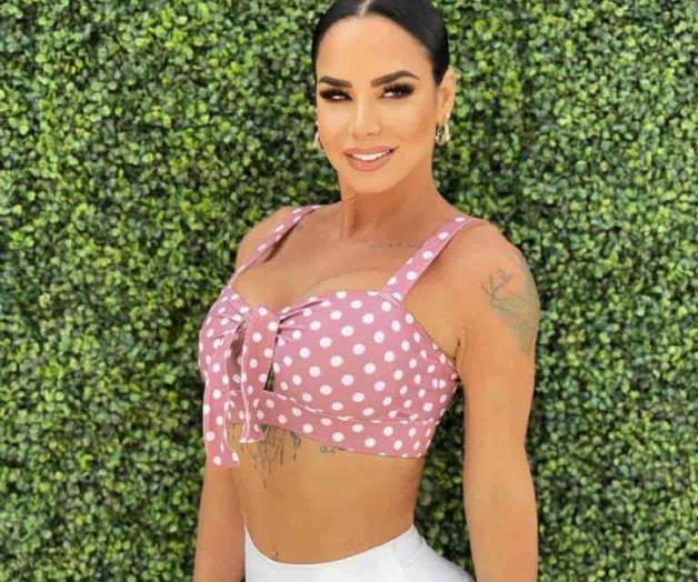 Es tendencia con leggins blancos Es tendencia con leggins blancos