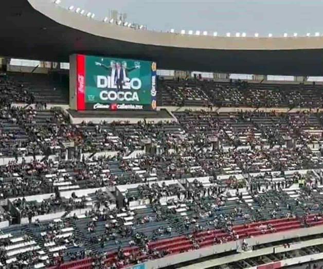 Abuchean a Cocca en el Azteca; recuerdan a Chabelo