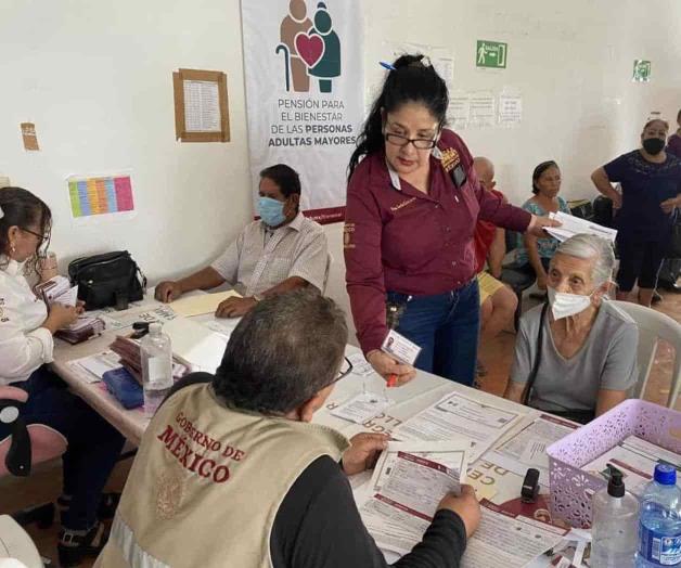 Inician la entrega de tarjetas de 65 y Más Inician la entrega de tarjetas de 65 y Más