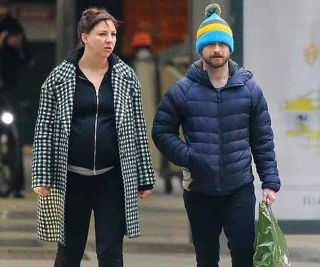 Esperan felices su primer bebé