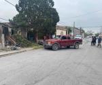 Combina alcohol y volante; acaba incrustado en barda