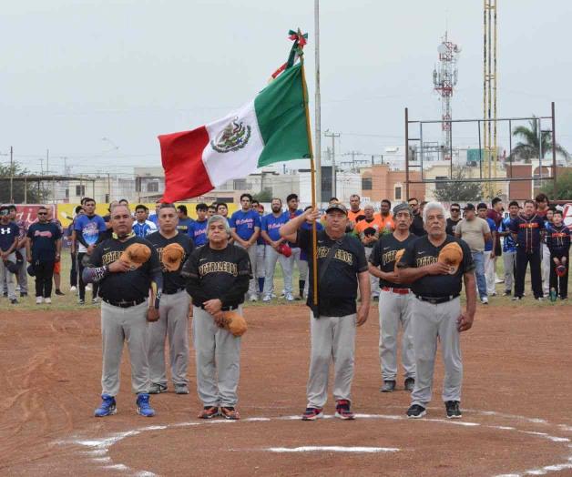 Inauguran y aplauden a sus campeones