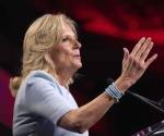 Asiste a una vigilia con velas esposa de Biden