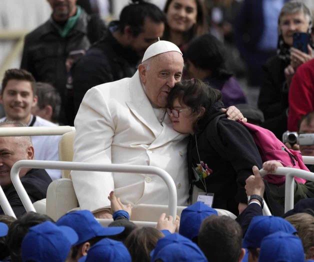 El papa es hospitalizado por infección pulmonar El papa es hospitalizado por infección pulmonar