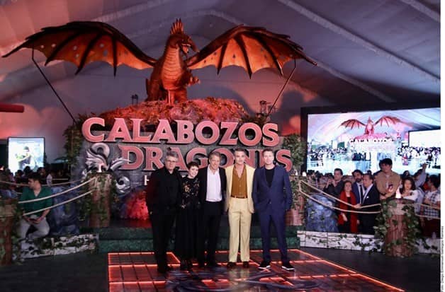 Enloquecen a fans el elenco de Calabozos y Dragones Enloquecen a fans el elenco de Calabozos y Dragones