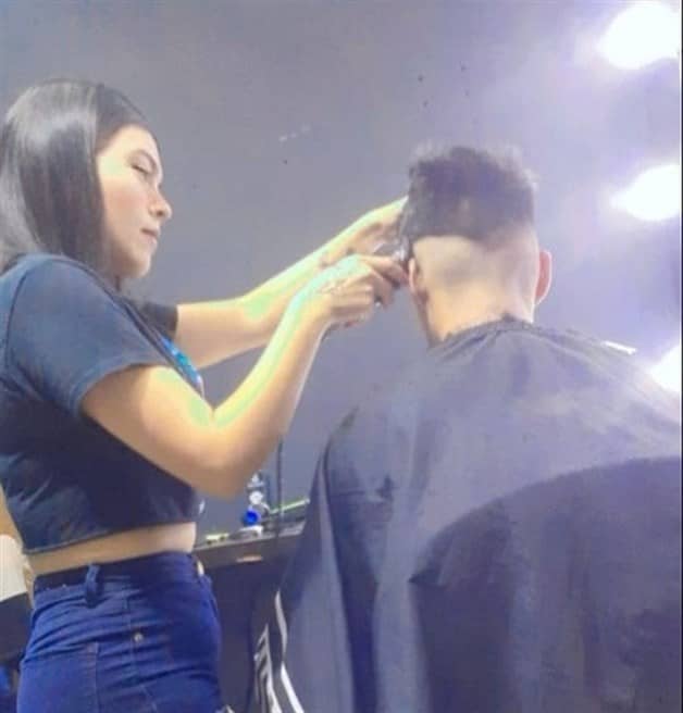 Joven estilista aporta su granito de arena social Joven estilista aporta su granito de arena social