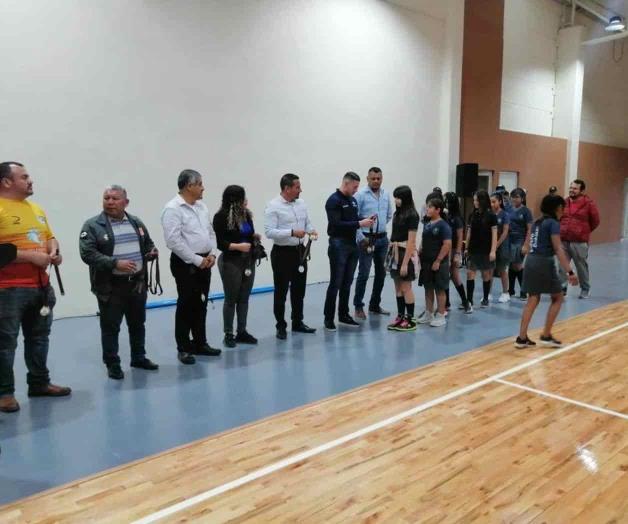 Apoya el deporte alcaldesa Marbella