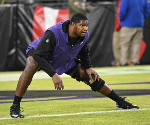 Firman Falcons por un año a Calais Campbell