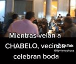 Mujer que celebró su boda frente a funeral de Chabelo se disculpa 