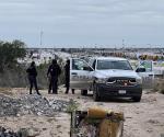 Localizan encobijado sin vida en lote baldío