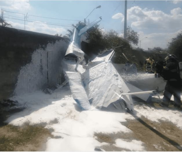 Desplome de avioneta deja dos lesionados en Mérida, Yucatán