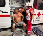 Golpeado en la cabeza por su compañero de parranda