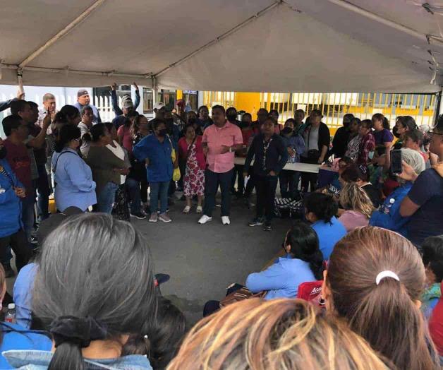 Quedan obreros a la deriva