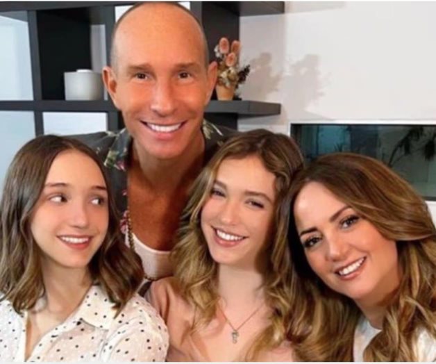 Erik Rubín y Andrea Legarreta se van de viaje con sus hijas