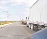 Generan traileros caos en el acceso a Progreso