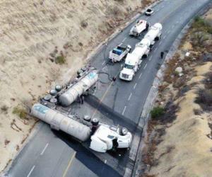 Mantienen cerrada carretera estatal 126 tras accidente vial