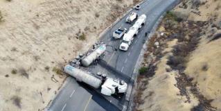 Mantienen cerrada carretera estatal 126 tras accidente vial