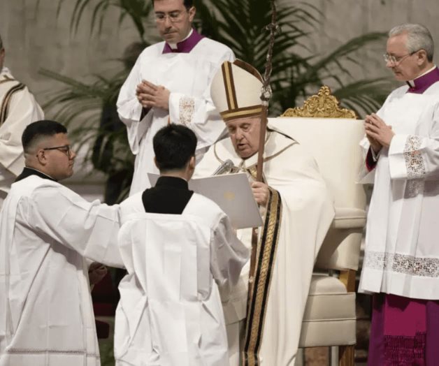 Papa preside servicio de Jueves Santo en basílica del Vaticano