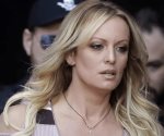 Stormy Daniels quiere testificar en juicio contra Trump