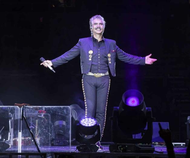 Lleva El Potrillo su tour a Acapulco