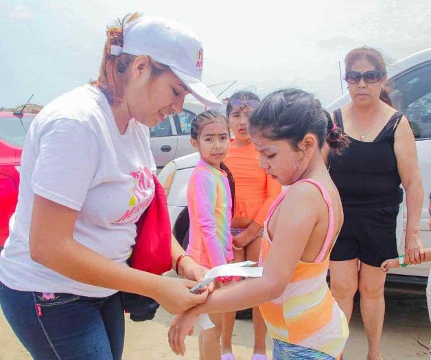 Identifican con pulseras a menores