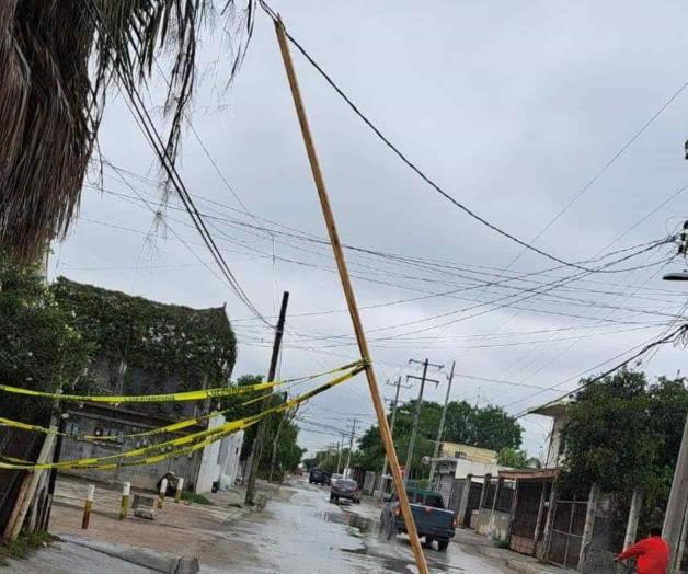 Alertan; por cables de alta tensión a punto de caer