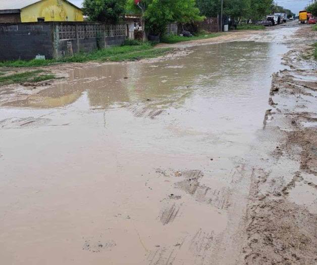 Piden pavimentación en la Almaguer; calles son intransitables