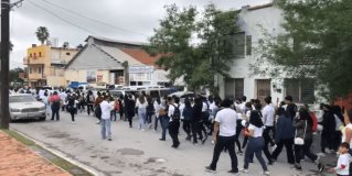 #REYNOSA Iglesias de distintos sectores se unen para realizar caminata rumbo a la parroquia Nuestra Señora de Guadalupe por motivo del Domingo de Resurrección