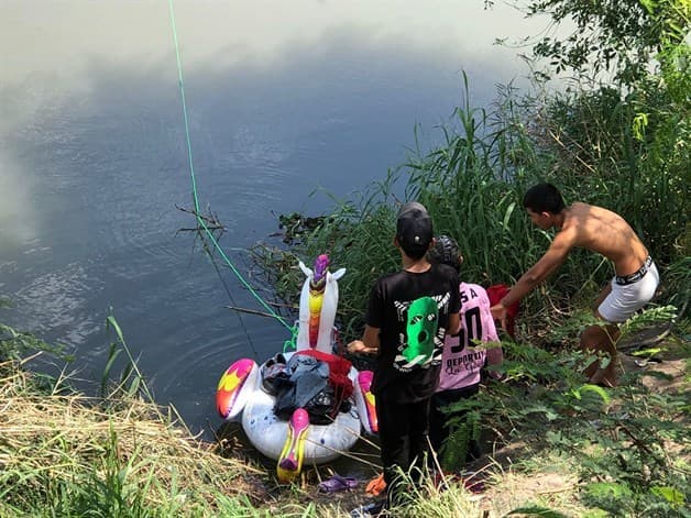 Se cruzan migrantes el Río Bravo