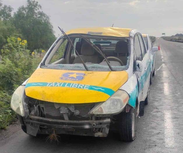 Sufre cerrón y vuelca