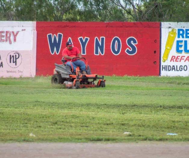 Realizan mantenimiento a parque deportivo local Realizan mantenimiento a parque deportivo local