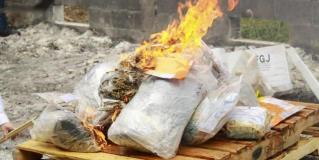 Un aproximado de 20 kilogramos de mariguana, cocaína y cristal fueron incinerados por la Secretaría de la Defensa Nacional (#Sedena), que fueron incautados en operativos en coordinación con la Fiscalía local.