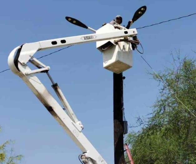 Refuerza Gobierno de Río Bravo alumbrado en sectores populares