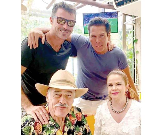 Siguen en medio del escándalo