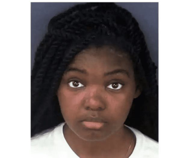 Detienen a maestra en Florida por supervisar peleas de estudiantes Detienen a maestra en Florida por supervisar peleas de estudiantes