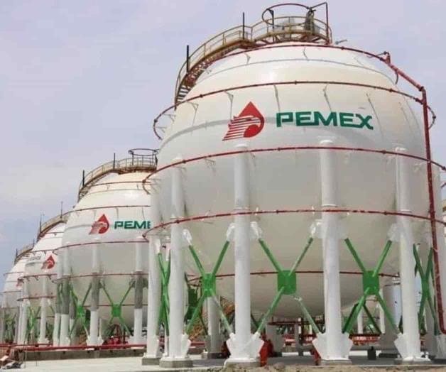 Reclaman proveedores por adeudos de Pemex