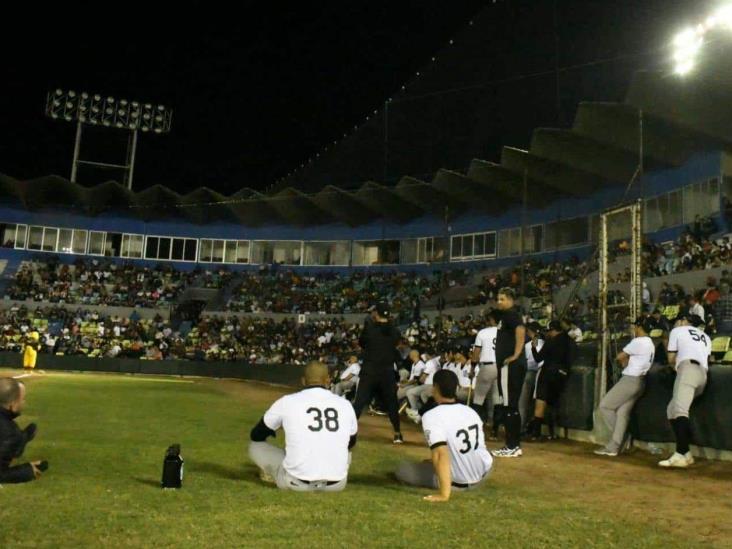 Ahora los jugadores ‘ponchan’ a municipio Ahora los jugadores ‘ponchan’ a municipio