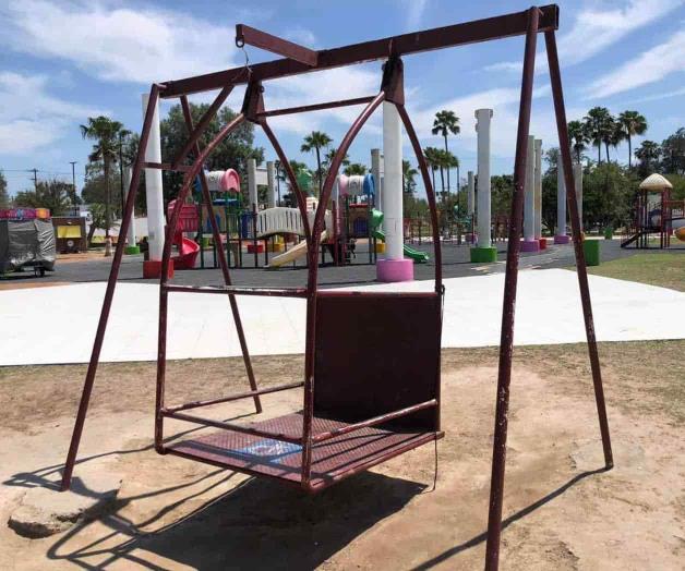 Cae menor de juego infantil; se debate entre la vida y muerte Cae menor de juego infantil; se debate entre la vida y muerte