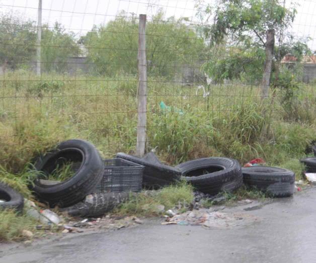 Utilizan baldíos como basurero