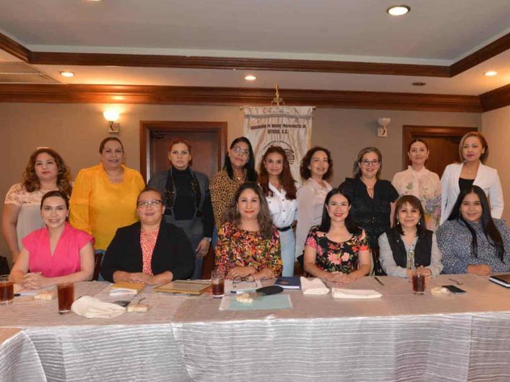 Tienen junta de abril Tienen junta de abril