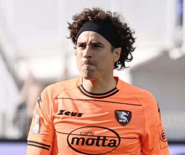 Guillermo Ochoa provoca que comentarista se enoje y azote su silla