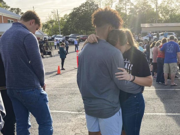 Comunidad llora a los adolescentes asesinados en tiroteo en una fiesta en Alabama Comunidad llora a los adolescentes asesinados en tiroteo en una fiesta en Alabama
