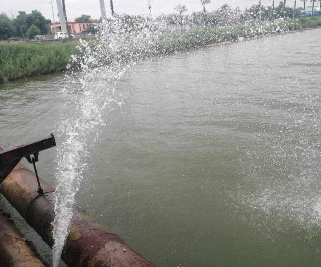 Criminal desperdicio: Tiran agua limpia