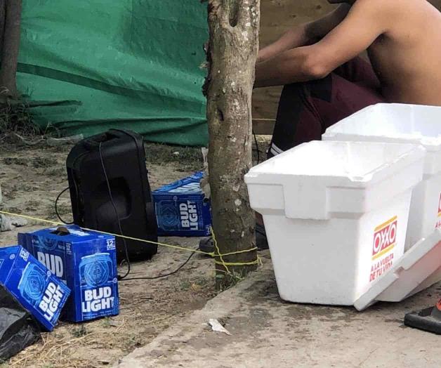 Venden cerveza en campamento Venden cerveza en campamento