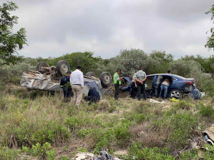 Choca por alcance a camioneta Choca por alcance a camioneta