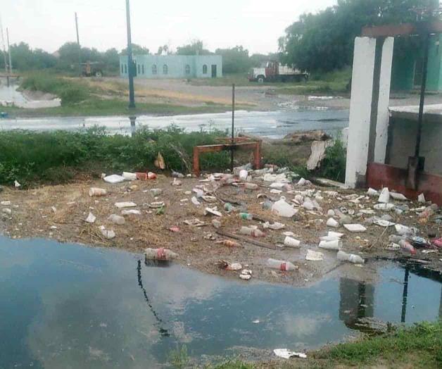 Tapados los canales de desagüe de agua Tapados los canales de desagüe de agua