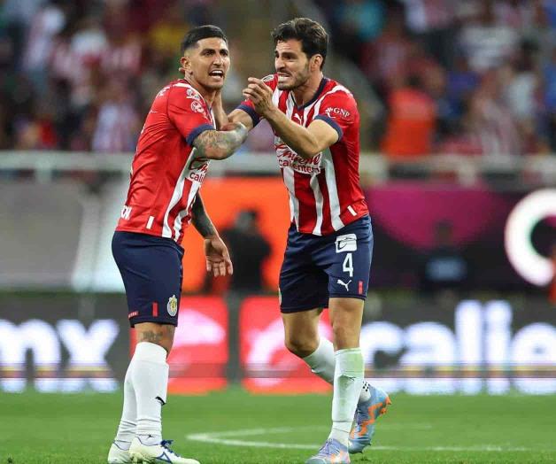 Chivas le remonta a Cruz Azul
