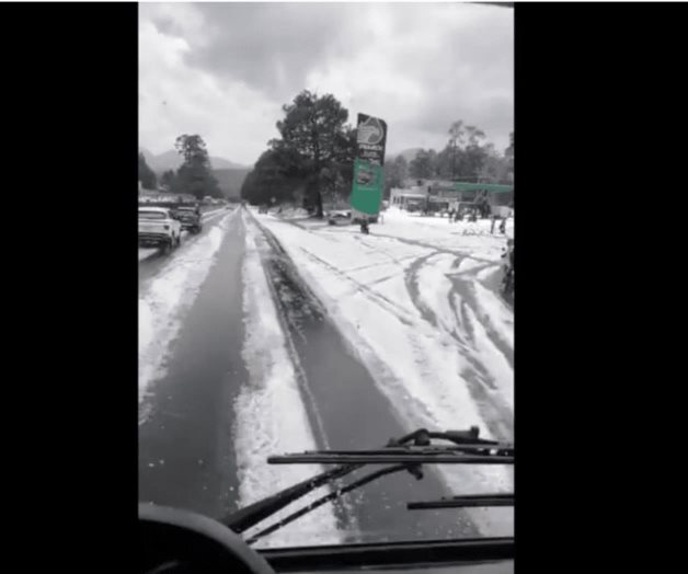 Lluvia y granizada sorprende a automovilistas en la México-Cuernavaca